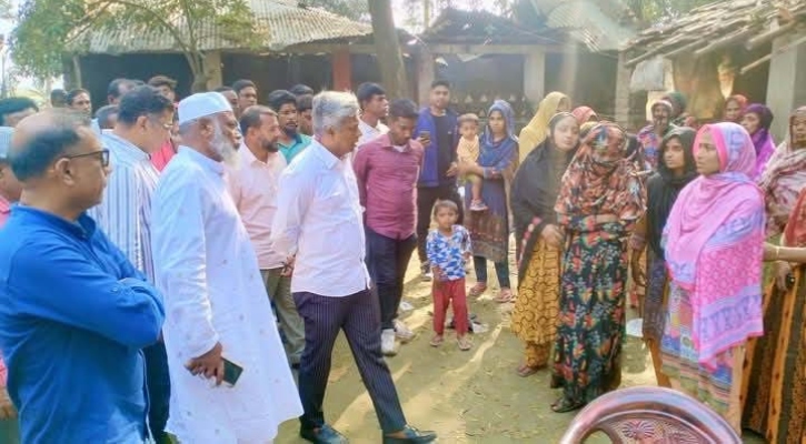 হামলায় ক্ষতিগ্রস্ত পরিবারগুলোর পাশে বিএনপি নেতা অমিত